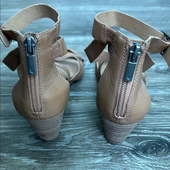 Lucky Brand Women's Tan Sandals - Picture 4 of 6
